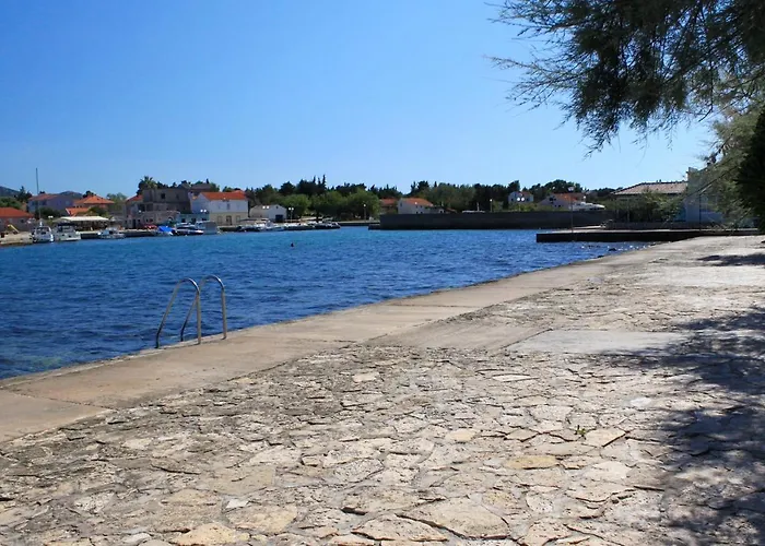 With A Parking Space - 8430 * 우글랸