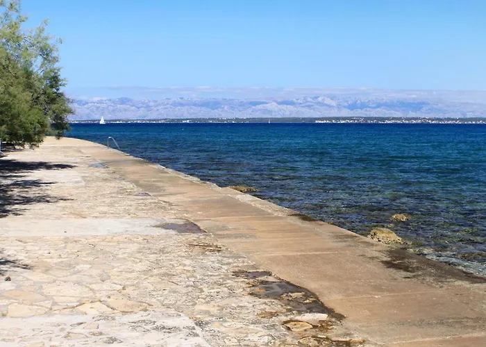 With A Parking Space - 8430 아파트 *