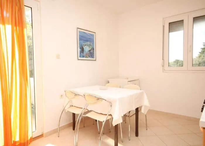 With A Parking Space - 8430 우글랸